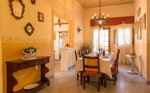 Villa Manuela: Kamer, Eigendom, Interieur Ontwerp, Meubilair, Eetkamer, Gebouw, Verdieping, Plafond, Geel, Onroerend Goed