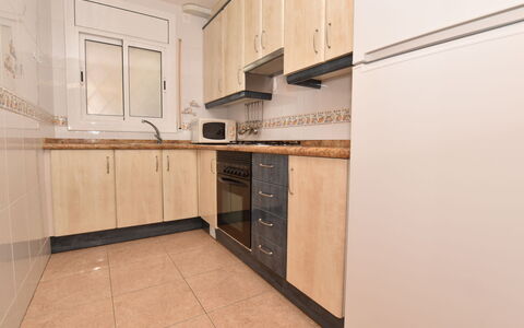 Helen: Eigendom, Kamer, Gebouw, Verdieping, Meubilair, Huis, Interieur Ontwerp, Cabinetry, Onroerend Goed, Keuken