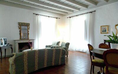 Senni 6: Kamer, Eigendom, Gebouw, Meubilair, Interieur Ontwerp, Plafond, Woonkamer, Huis, Onroerend Goed, Verdieping