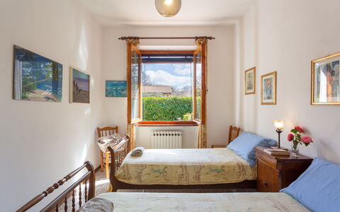 Villa Campiglia: Slaapkamer, Meubilair, Kamer, Eigendom, Bed, Interieur Ontwerp, Bed Frame, Gebouw, Plafond, Huis