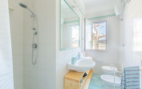 Casa Rosa: Badkamer, Kamer, Eigendom, Interieur Ontwerp, Huis, Gebouw, Architectuur, Onroerend Goed, Verdieping, Loodgieterswerkinrichting