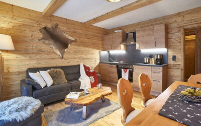 Leßner 410.1: Kamer, Eigendom, Woonkamer, Interieur Ontwerp, Meubilair, Gebouw, Huis, Straal, Huis, Hardwood