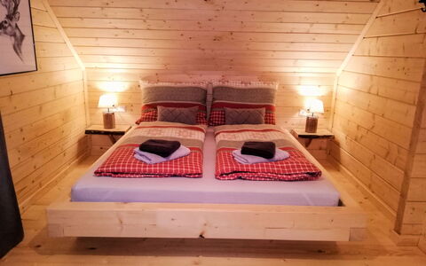 Hütte Buchfink: Slaapkamer, Kamer, Eigendom, Bed, Bed Frame, Meubilair, Interieur Ontwerp, Gebouw, Suite, Huis