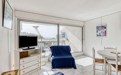 Ulysse Plage 310.21: Meubilair, Eigendom, Comfort, Gebouw, Hout, Televisie, Cabinetry, Interieur Ontwerp, Architectuur, Woonkamer