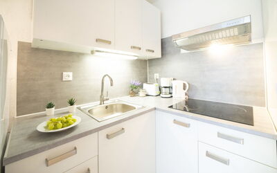 Ulysse Plage 310.4: Countertop, Keuken, Interieur Ontwerp, Toestel Van De Keuken, Major Appliance, Flooring, Cabinetry, Loodgieterswerkinrichting, Meubilair, Wastafel