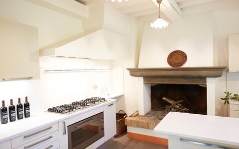 La Rimessa: Eigendom, Kamer, Interieur Ontwerp, Meubilair, Gebouw, Countertop, Keuken, Huis, Onroerend Goed, Verdieping