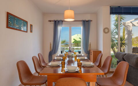 Villa Blue Ocean: Kamer, Eetkamer, Meubilair, Eigendom, Interieur Ontwerp, Tafel, Gebouw, Onroerend Goed, Geel, Keuken En Eettafel