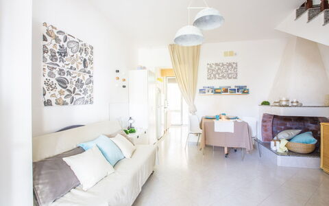 Villa Anna: Kamer, Meubilair, Eigendom, Slaapkamer, Interieur Ontwerp, Bed, Gebouw, Laken, Muur, Verdieping