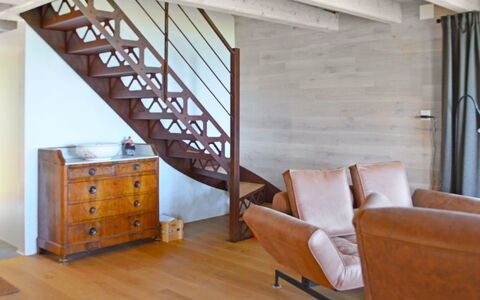 Chalet la Frêtaz: Meubilair, Cabinetry, Gebouw, Hout, Lade, Comfort, Ladenkast, Interieur Ontwerp, Flooring, Verdieping