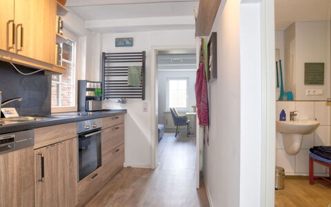 Phileas: Cabinetry, Eigendom, Toestel Van De Keuken, Blauw, Countertop, Hout, Fornuis, Wastafel, Gebouw, Huishoudapparatuur