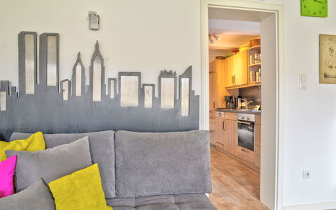Phileas: Eigendom, Meubilair, Bankstel, Gebouw, Fotolijst, Comfort, Interieur Ontwerp, Huis, Tafel, Hout