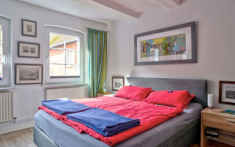 Phileas: Fotolijst, Meubilair, Eigendom, Comfort, Azure, Hout, Gebouw, Bed Frame, Interieur Ontwerp, Flooring