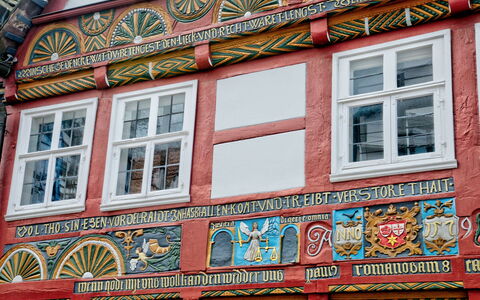 Phileas: Dag, Venster, Gebouw, Architectuur, Muur, Facade, Steen, Landmark, Metselwerk, Symmetrie
