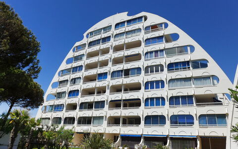 La Grande Motte 600: Lucht, Gebouw, Fabriek, Boom, Stedelijk Ontwerp, Blok Van De Toren, Woongebied, Facade, Commercieel Gebouw, Stad