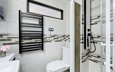 Dixie Land: Interieur Ontwerp, Loodgieterswerkinrichting, Flooring, Badkamer, Verdieping, Loodgieter, Toilet, Tegel, Wastafel, Glas
