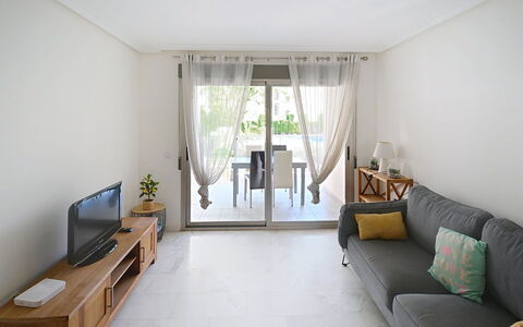 Zephyrus: Meubilair, Interieur Ontwerp, Flooring, Verdieping, Bankstel, Hout, Woonkamer, Kamer, Tafel, Plafond