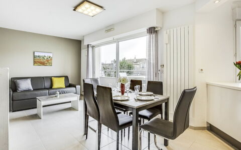 La Closerie des Tremieres: Kamer, Meubilair, Interieur Ontwerp, Eigendom, Gebouw, Eetkamer, Tafel, Woonkamer, Plafond, Verdieping