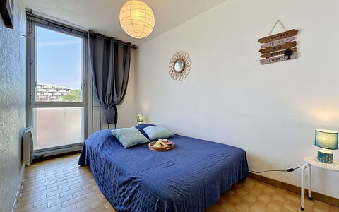 La Rose des Sables: Bed, Interieur Ontwerp, Slaapkamer, Bedding, Meubilair, Laken, Verdieping, Flooring, Kamer, Hout