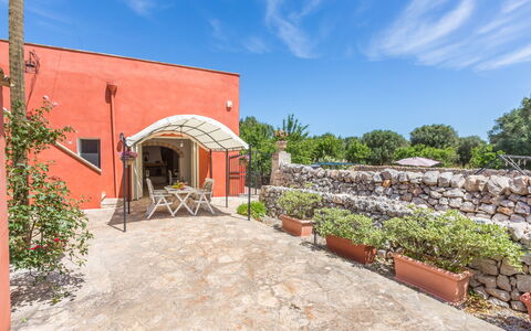 Masseria Pagliamonte: Lucht, Fabriek, Wolk, Eigendom, Landschap, Woongebied, Boom, Landelijk Gebied, Vrije Tijd, Facade