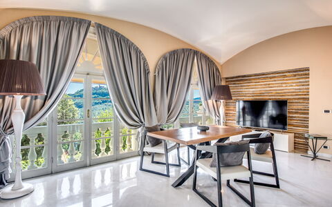 Villa Alfresco: Meubilair, Interieur Ontwerp, Bankstel, Flooring, Verdieping, Verlichting, Woonkamer, Tafel, Plafond, Huis