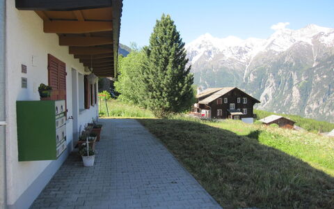 Heimine: Eigendom, Huis, Bergketen, Alpen, Huis, Berg, Gras, Gebouw, Onroerend Goed, Landschap