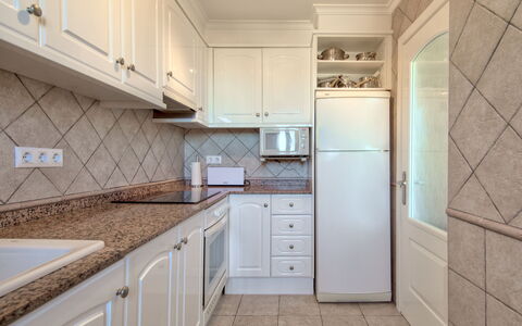 Alqueria Sol: Eigendom, Kamer, Countertop, Tegel, Cabinetry, Meubilair, Keuken, Gebouw, Interieur Ontwerp, Onroerend Goed