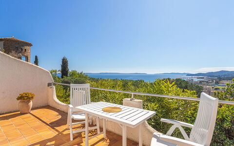 Les Bougainvillées: Balkon, Stoel, Eco Hotel, Villa