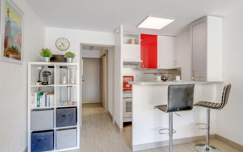 Le Mexico: Meubilair, Plank, Kamer, Interieur Ontwerp, Eigendom, Gebouw, Stellingen, Plafond, Huis, Verdieping