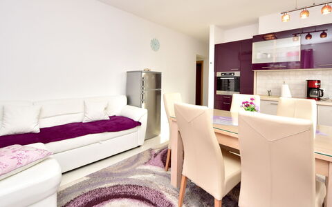 Ivica & Marica: Meubilair, Eigendom, Fotolijst, Tafel, Comfort, Purper, Interieur Ontwerp, Huis, Woonkamer, Flooring