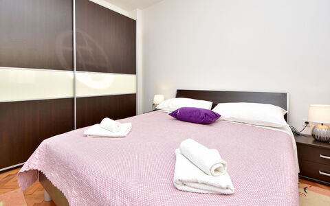 Ivica & Marica: Meubilair, Eigendom, Comfort, Interieur Ontwerp, Verlichting, Hout, Bed Frame, Gebouw, Hoofdkussen, Verdieping