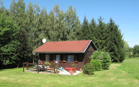 Spinka: Fabriek, Lucht, Gebouw, Natuurlijk Landschap, Boom, Venster, Gras, Huis, Land Lot, Lariks
