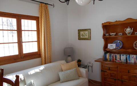 Apartamento Caracola: Meubilair, Eigendom, Venster, Bankstel, Hout, Textiel, Interieur Ontwerp, Verlichting, Verdieping, Schaduw