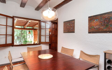 La Plaza: Kamer, Eigendom, Gebouw, Plafond, Interieur Ontwerp, Meubilair, Tafel, Huis, Eetkamer, Onroerend Goed