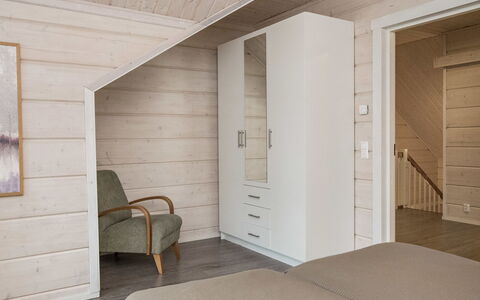 Villa Puronotko: Meubilair, Stoel, Buitenmeubels, Tafel, Hout, Buitentafel, Keuken En Eettafel, Schaduw, Tuin, Paraplu