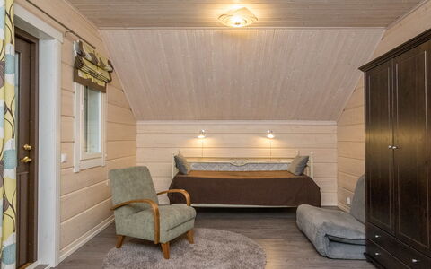 Villa Puronotko: Meubilair, Stoel, Buitenmeubels, Tafel, Hout, Buitentafel, Keuken En Eettafel, Schaduw, Tuin, Paraplu