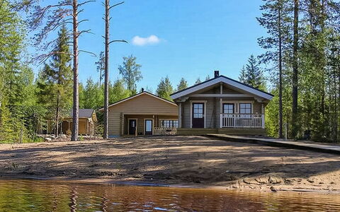 Villa Mari: Meubilair, Stoel, Buitenmeubels, Tafel, Hout, Buitentafel, Keuken En Eettafel, Schaduw, Tuin, Paraplu