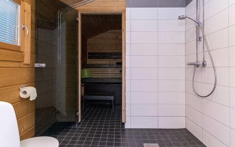 Villa Mari: Meubilair, Stoel, Buitenmeubels, Tafel, Hout, Buitentafel, Keuken En Eettafel, Schaduw, Tuin, Paraplu