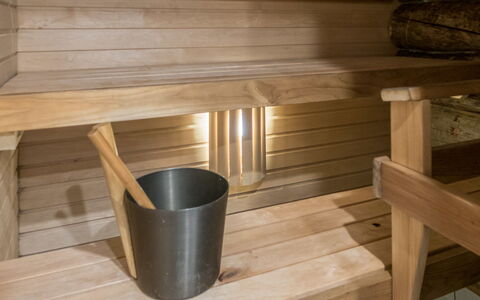 Vuokatinportti a 1: Meubilair, Stoel, Buitenmeubels, Tafel, Hout, Buitentafel, Keuken En Eettafel, Schaduw, Tuin, Paraplu