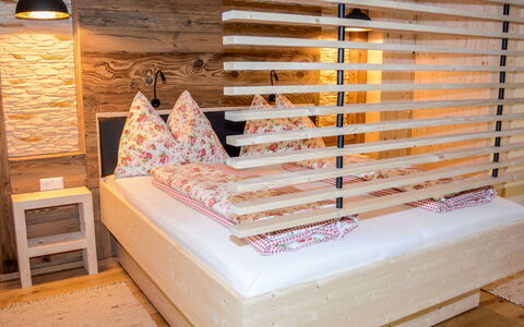 Apart Fassern: Gebouw, Venster, Huis, Hout, Textiel, Stellingen, Architectuur, Interieur Ontwerp, Verdieping, Flooring