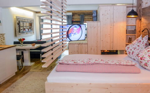 Apart Fassern: Eigendom, Meubilair, Comfort, Hout, Interieur Ontwerp, Bed Frame, Architectuur, Verdieping, Hardwood, Onroerend Goed