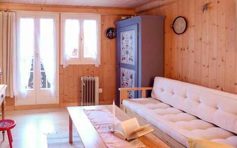 Chalet Esther: Kamer, Eigendom, Meubilair, Interieur Ontwerp, Gebouw, Woonkamer, Huis, Tafel, Huis, Onroerend Goed