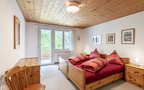 Ferienwohnung Wüest: Meubilair, Eigendom, Gebouw, Hout, Comfort, Tafel, Interieur Ontwerp, Verlichting, Flooring, Venster