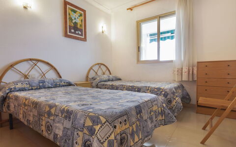 La Pineda 156: Slaapkamer, Bed, Meubilair, Eigendom, Kamer, Laken, Bed Frame, Verdieping, Bedding, Onroerend Goed