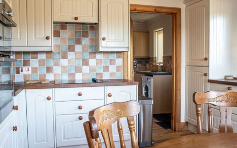 Bay View: Cabinetry, Meubilair, Countertop, Keuken, Hout, Stoel, Toestel Van De Keuken, Interieur Ontwerp, Lade, Gebouw
