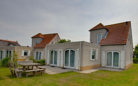 Citta Romana: Lucht, Fabriek, Gebouw, Wolk, Venster, Deur, Huis, Land Lot, Hout, Gras