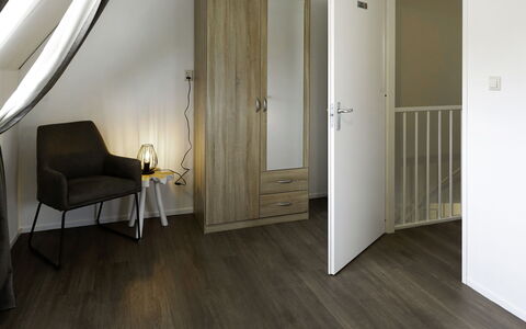 Citta Romana: Gebouw, Deur, Hout, Interieur Ontwerp, Hal, Comfort, Verdieping, Lamp, Flooring