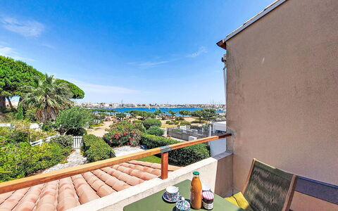 L'île des Marinas: Appartement, Architectuur, Woongebied, Condominium, Samengesteld Materiaal, Stedelijk Ontwerp, Balkon, Gemengd Gebruik, Schaduw
