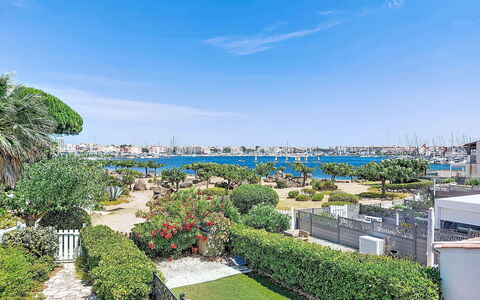 L'île des Marinas: Appartement, Architectuur, Woongebied, Condominium, Samengesteld Materiaal, Stedelijk Ontwerp, Balkon, Gemengd Gebruik, Schaduw