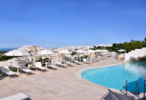 Residence Montesarago: Lucht, Water, Gebouw, Zwembad, Ligstoel, Buitenmeubels, Badplaats, Schaduw, Kust En Oceanic Landvormen, Huis