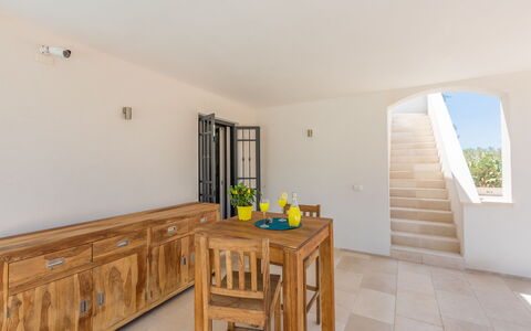 Villa Stella Cadente: Hout, Interieur Ontwerp, Flooring, Tafel, Verdieping, Beits, Verf, Laminaatvloer, Hardwood, Gebouw